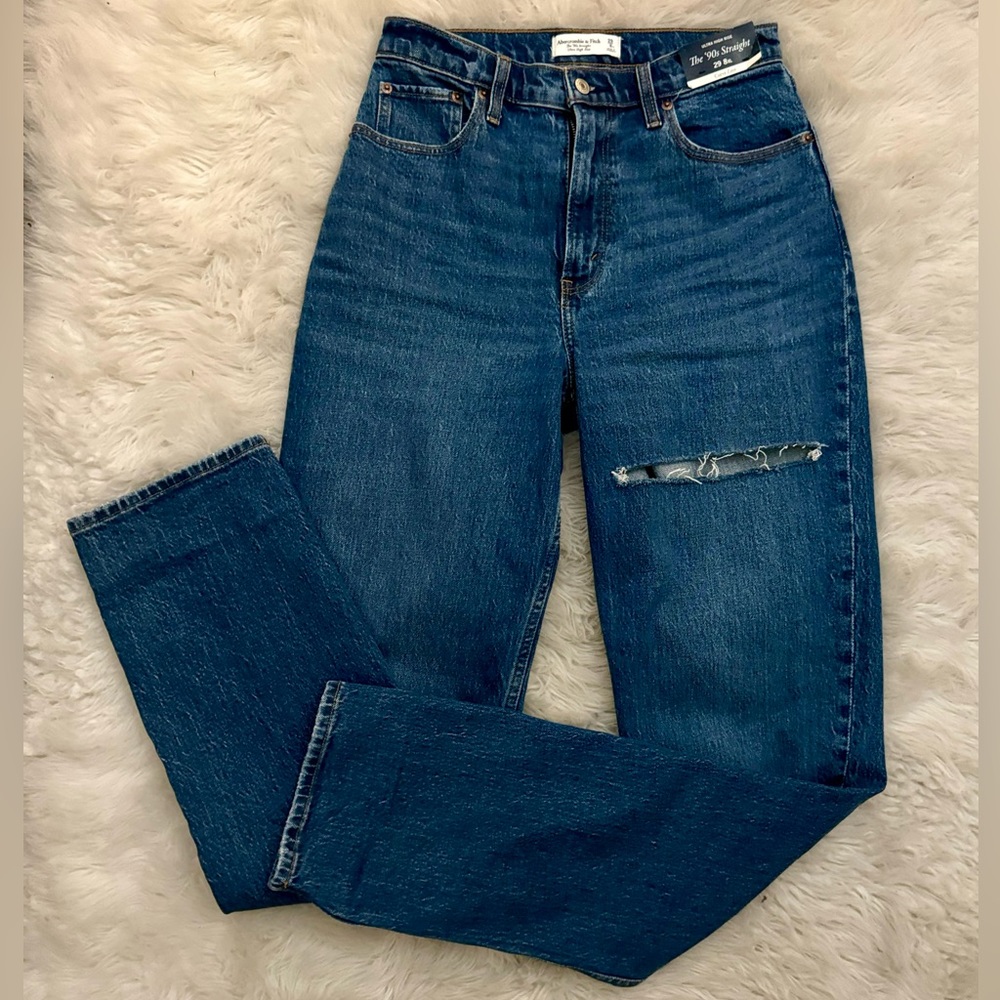 NWT Abercrombie Ultra high rise jeans 90’s straight/ Curve love- Extra Long